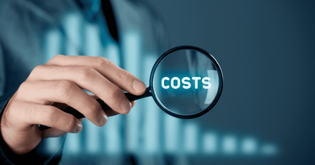 費用を表す「COSTS」の文字と虫眼鏡