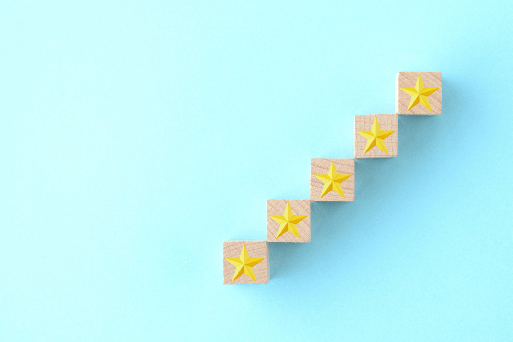 青背景に並ぶ星マークの評価ブロック