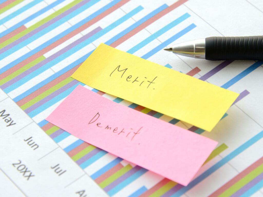 メリット・デメリットのメモとグラフ資料